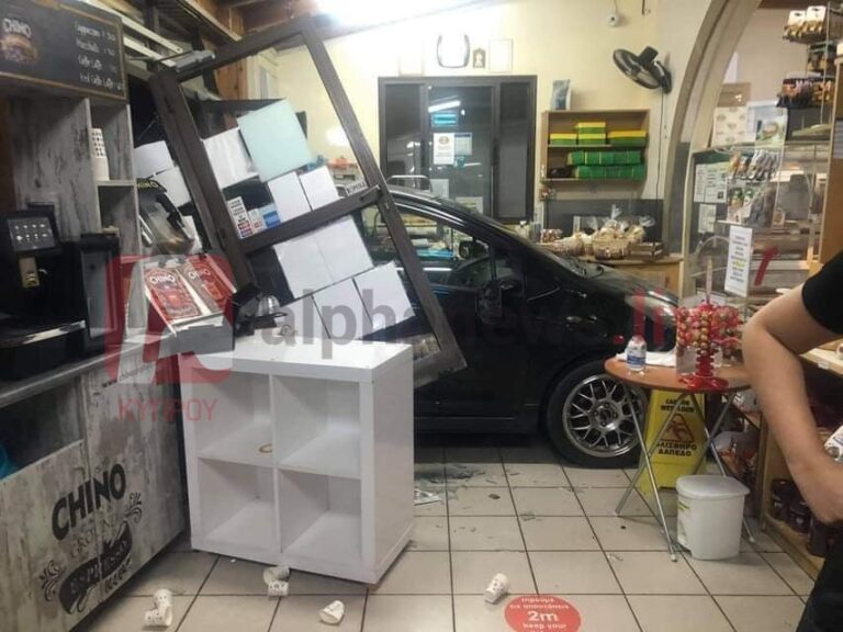 Οδηγός έχασε τον έλεγχο του οχήματος του και "μπούκαρε" σε φούρνο (ΦΩΤΟ)