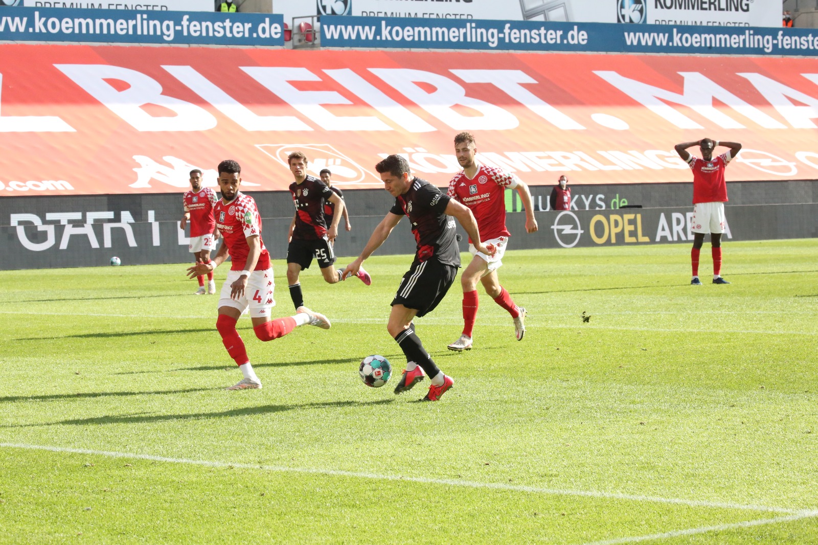 Κάζο και παράταση στέψης για Μπάγερν, χαμός για το σεντόνι