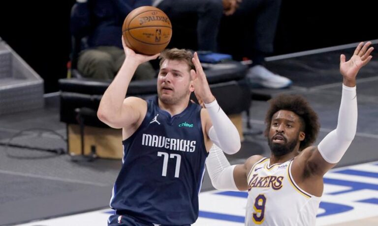 Οι Μάβερικς επέστρεψαν από το -17 και νίκησαν τους Λέικερς