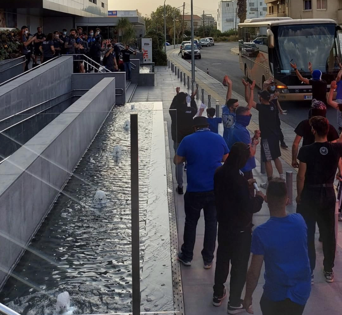 Αποθέωση και συνοδεία της αποστολής από τους «Μαχητές»