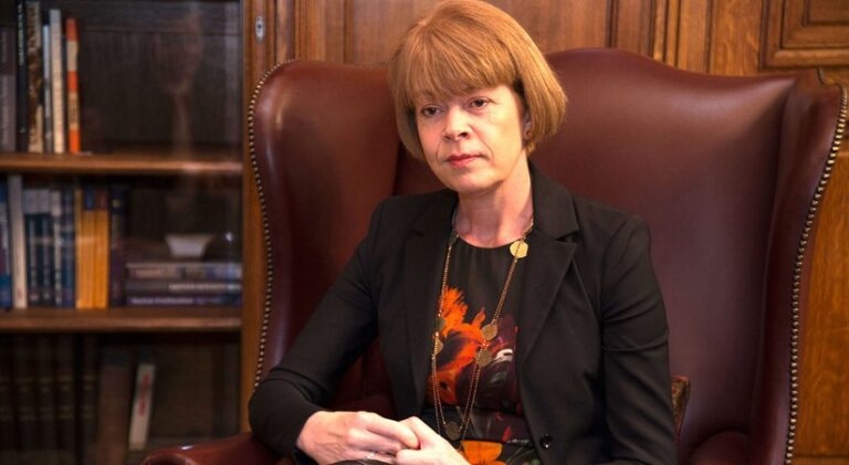 Βρετανή Υπουργός φτάνει στην Κύπρο για βολιδοσκόπηση ενόψει πενταμερούς