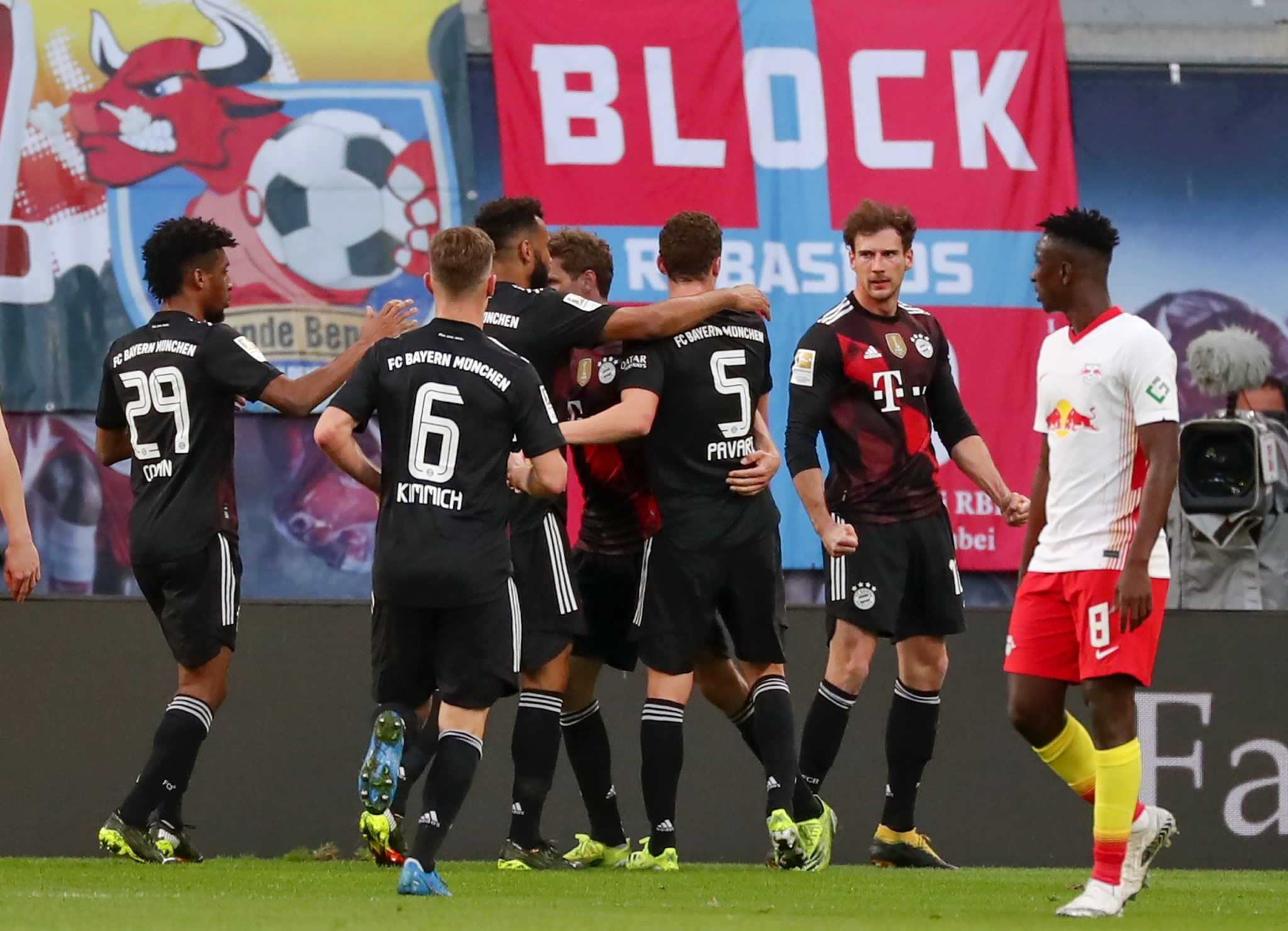 Κυνική Μπάγερν «σκότωσε» τη Λειψία και… ακούμπησε τον τίτλο