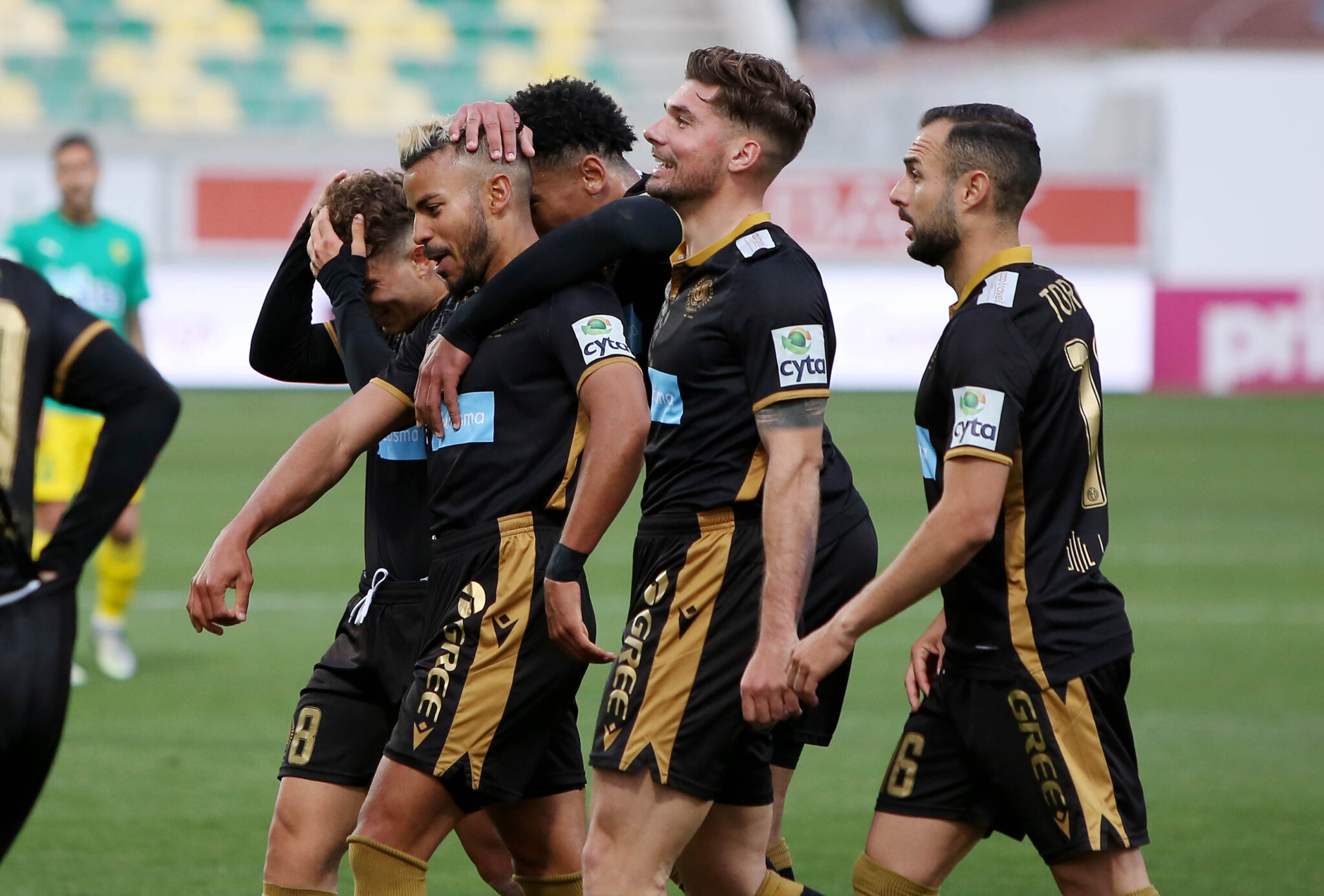 «Λύγισε» την ΑΕΚ και… συνεχίζει ακάθεκτη η ΑΕΛ (ΦΩΤΟ & ΒΙΝΤΕΟ)