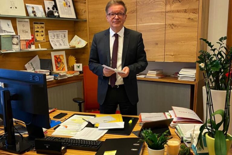 Αυστρία: Παραιτήθηκε ο υπουργός Υγείας λόγω υπερκόπωσης (ΦΩΤΟ)