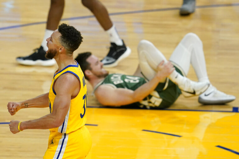 Έχασαν στο… θρίλερ οι Μπακς, 41 πόντους ο Κάρι