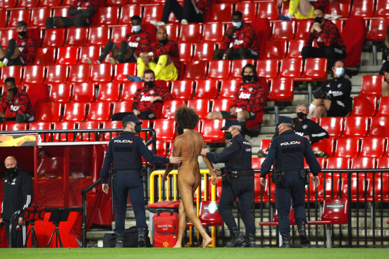 Γυμνός… εισβολέας στο Γρανάδα-Μάντσεστερ Γιουνάιτεντ (BINTEO)