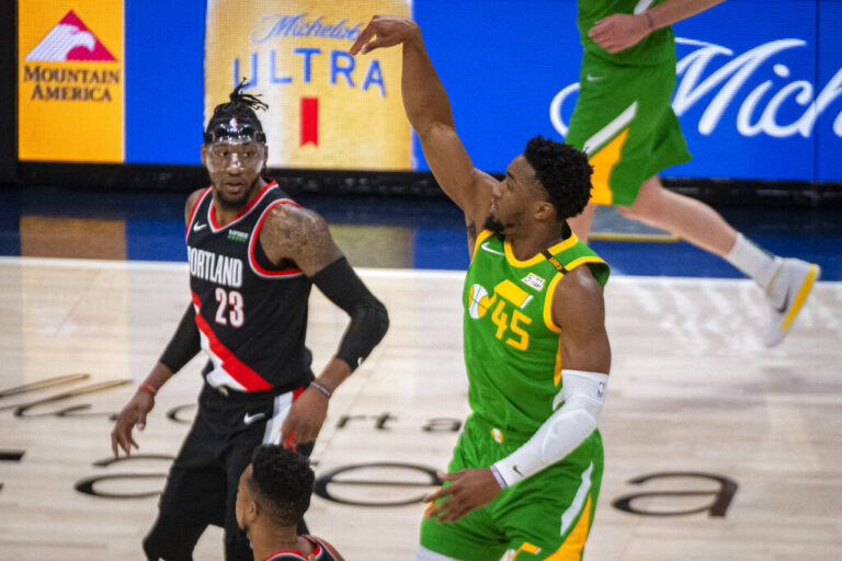 «Κάστρο» η Γιούτα, πήραν το ντέρμπι οι Κλίπερς