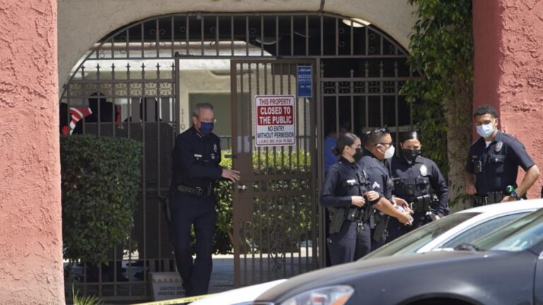 Τραγωδία στο Λος Άντζελες: Εντόπισε τα τρία εγγόνια της μαχαιρωμένα (ΒΙΝΤΕΟ)