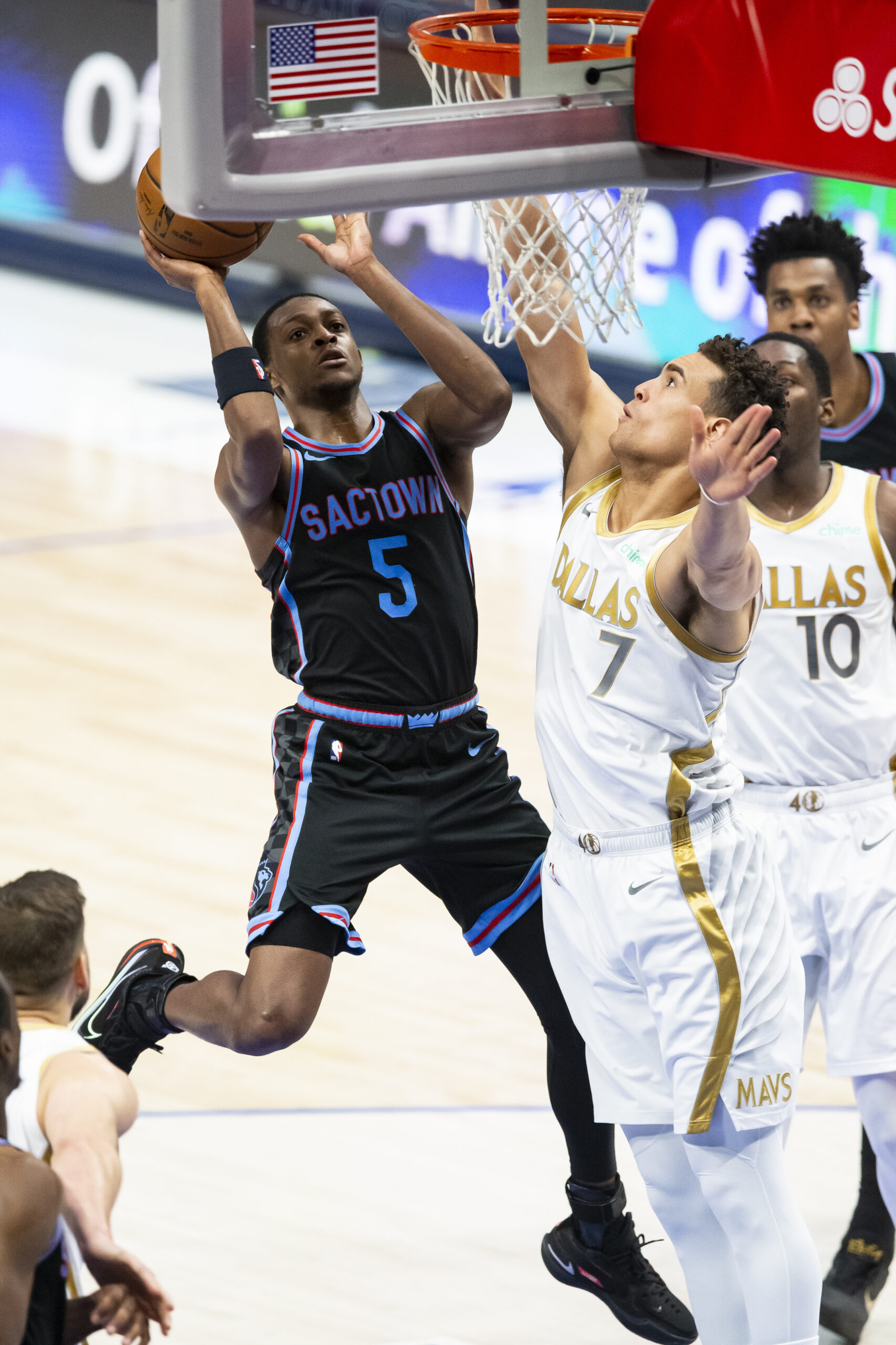 Η 37άρα του Ντόντσιτς δεν έφτανε στους Μάβερικς