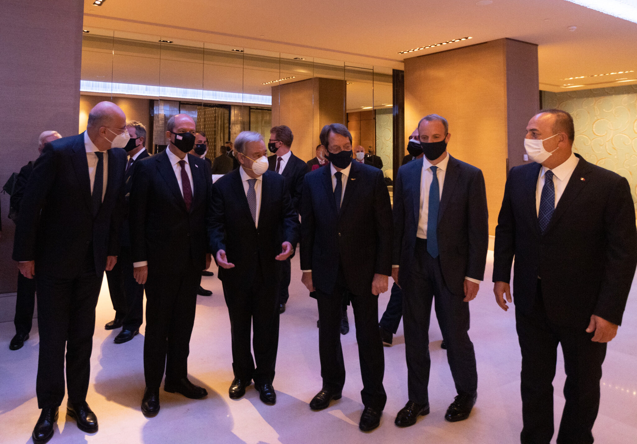 LIVE: "Άπλωσαν" τα χαρτιά τους ενώπιον Γκουτέρες και πήγαν σε δείπνο