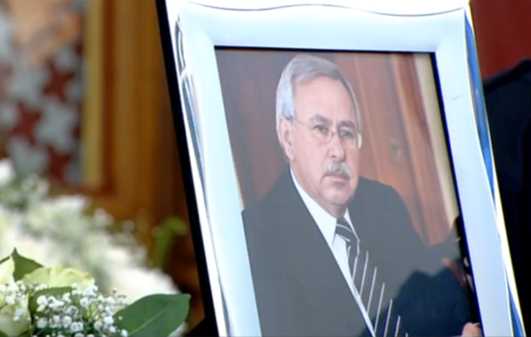 ΒΙΝΤΕΟ: Απόδοση τιμών και ύστατο χαίρε στον "μάγκα της πολιτικής" Σωκράτη Χάσικο