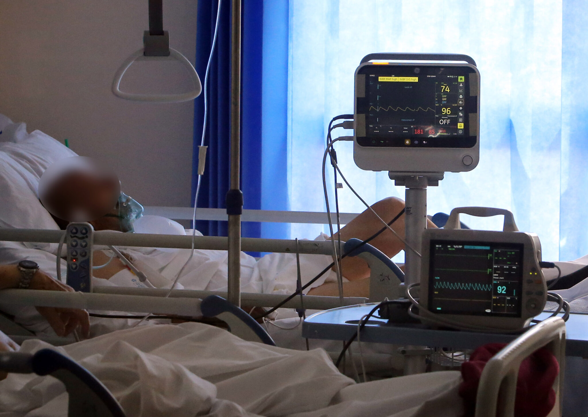 Νέο ρεκόρ νοσηλευόμενων: Δοκιμάζονται και πάλι οι αντοχές των νοσοκομείων