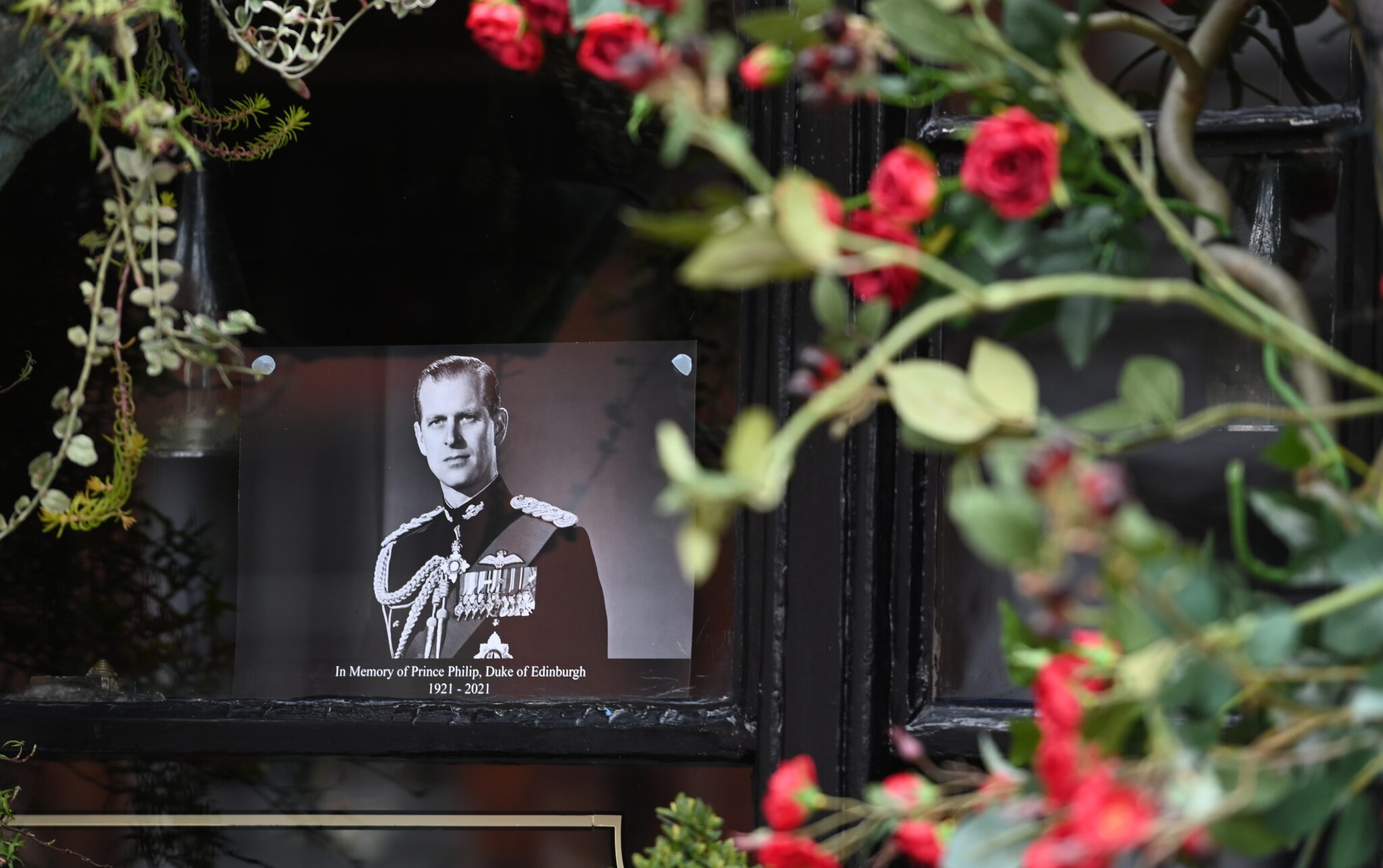 Συντετριμμένος ο Πρίγκιπας Κάρολος: Οι τελευταίες συμβουλές του Φίλιππου (VID)