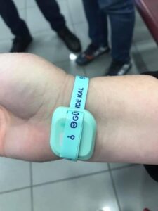 Ηλεκτρονικό βραχιολάκι σε όσους έρχονται από το εξωτερικό στα κατεχόμενα (ΦΩΤΟ)