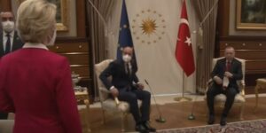 Λάθος της ΕΕ και όχι της Τουρκίας το «sofagate» της Ούρσουλα λέει ο Τσαβούσογλου