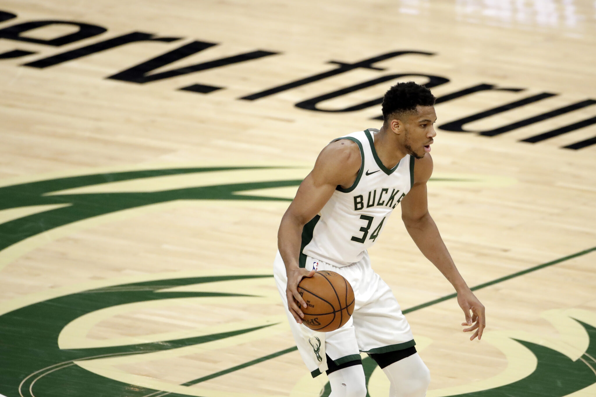 Δεύτερος σκόρερ στην ιστορία των Μπακς ο Αντετοκούνμπο