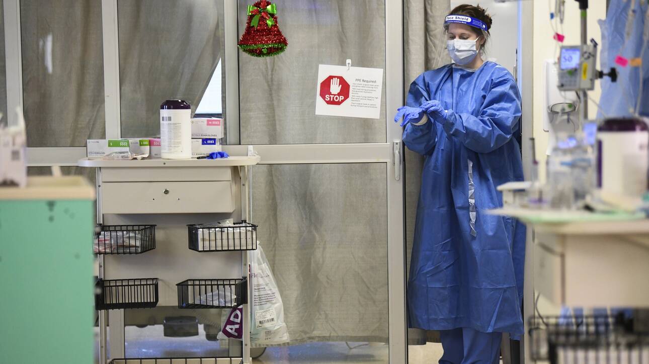 Πάνω από 2.700 νέα κρούσματα στην Ελλάδα, στους 805 οι διασωληνωμένοι