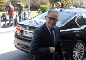 Σε αυτοπεριορισμό ο Αβέρωφ Νεοφύτου λόγω επαφής με επιβεβαιωμένο κρούσμα