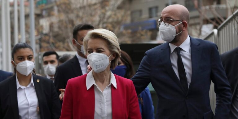 Δεν κοιμάται καλά ο Σαρλ Μισέλ από τότε που συνέβη το "sofagate" της Ούρσουλα