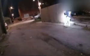 Συγκλονιστικό ντοκουμέντο: Αστυνομικός σκοτώνει 13χρονο παιδί (ΒΙΝΤΕΟ)