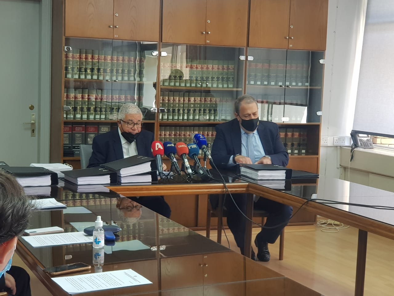 Ωρολογιακή βόμβα η ενδιάμεση έκθεση για τις πολιτογραφήσεις