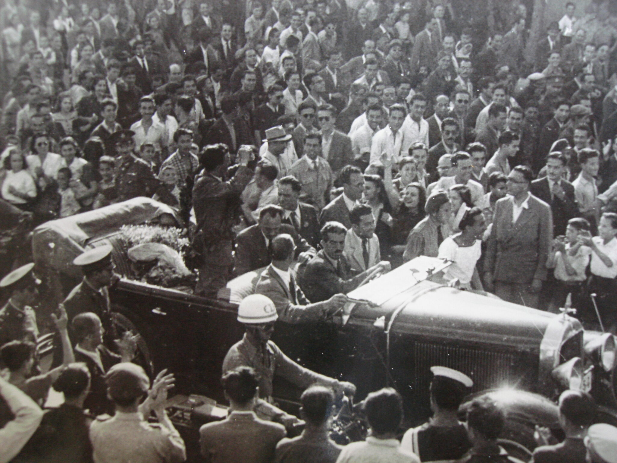 Ο μαραθωνοδρόμος που έτρεξε για 7 εκατομμύρια πεινασμένους Έλληνες