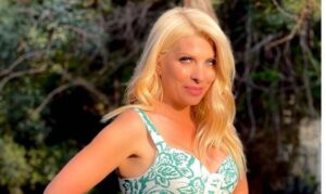 Η Ελένη Μενεγάκη έκανε το εμβόλιο κατά του κορωνοϊού (ΒΙΝΤΕΟ)