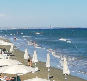 65χρονος εντοπίστηκε αναίσθητος στην παραλία του Μακένζι