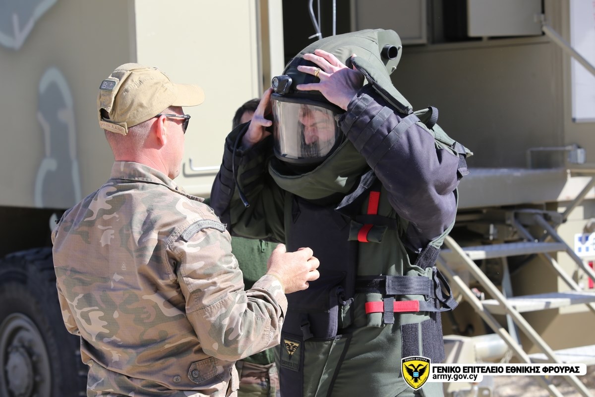 Σε συναγερμό ΕΦ και Αστυνομία: Βλήμα όλμου σε χωράφι στο Πεντάκωμο