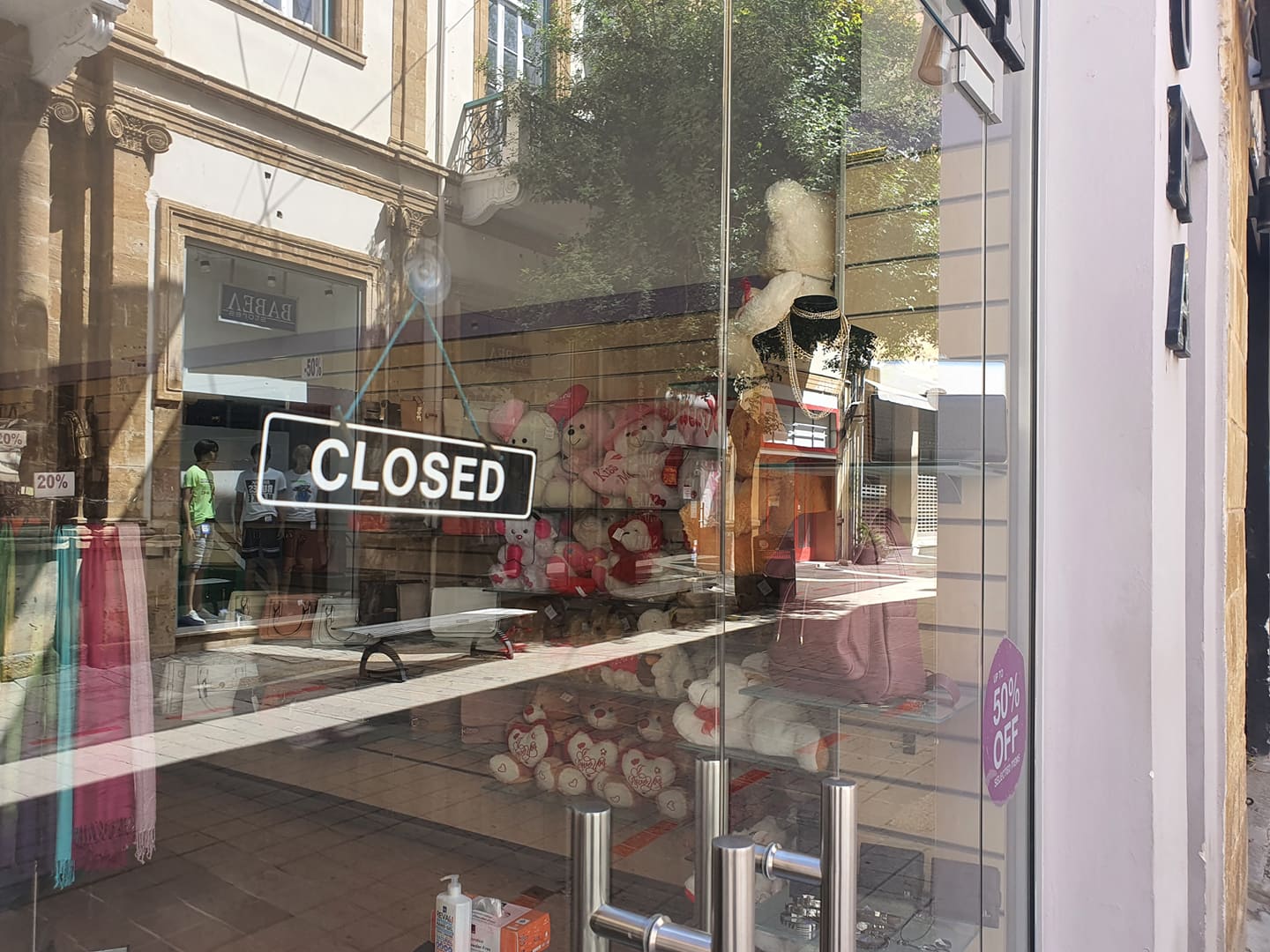 Καταγγελιες στον Alpha: Εργοδότες αναγκάζουν εργαζόμενους να πάρουν άδεια