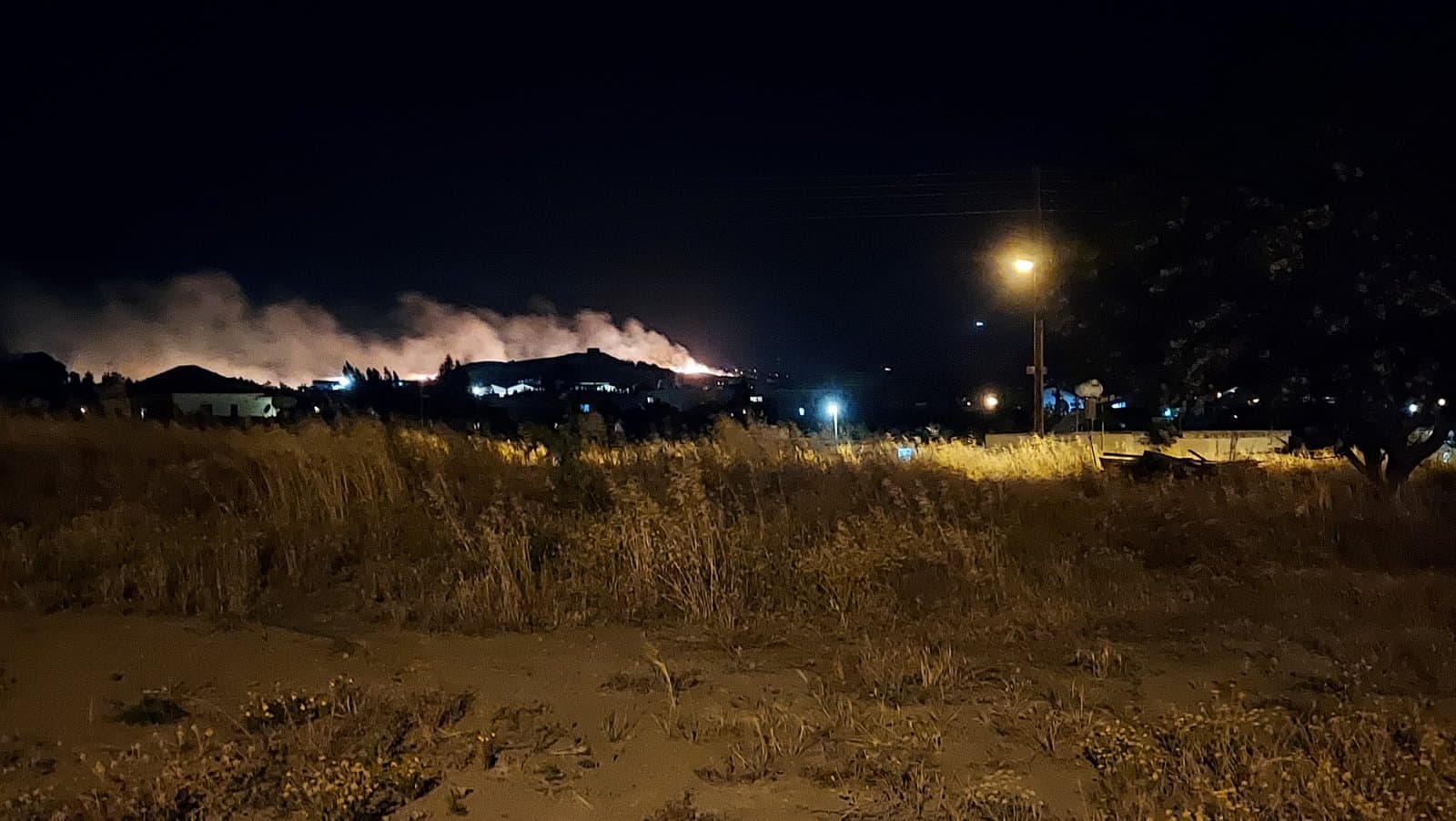Απέτρεψαν τα χειρότερα οι πυροσβέστες μετά την πολύωρη μάχη με τις φλόγες (VID)