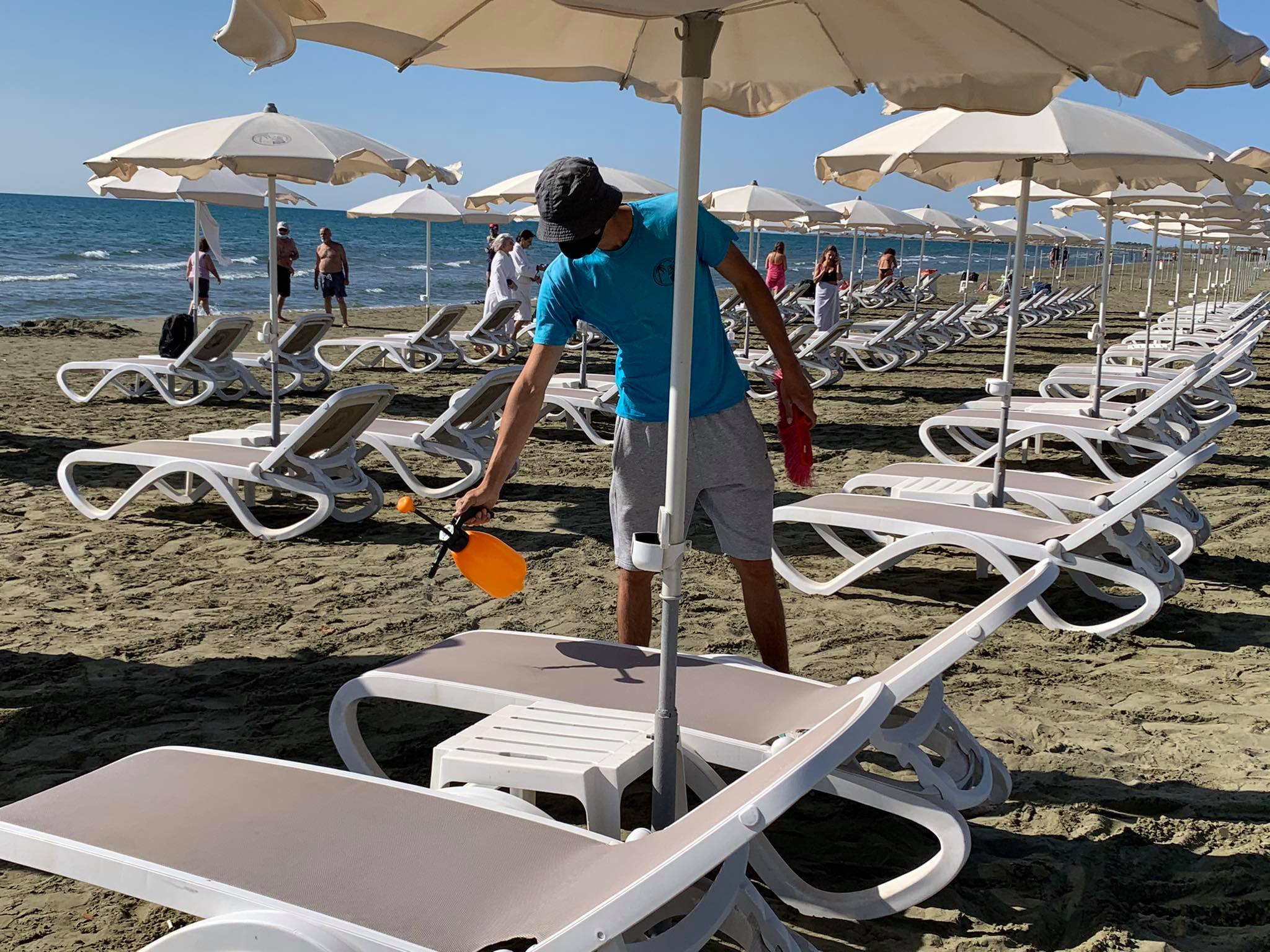 Βουτιές ελεύθερα και χωρίς SafePass: Επίσημη πρώτη και για τις παραλίες (ΒΙΝΤΕΟ)