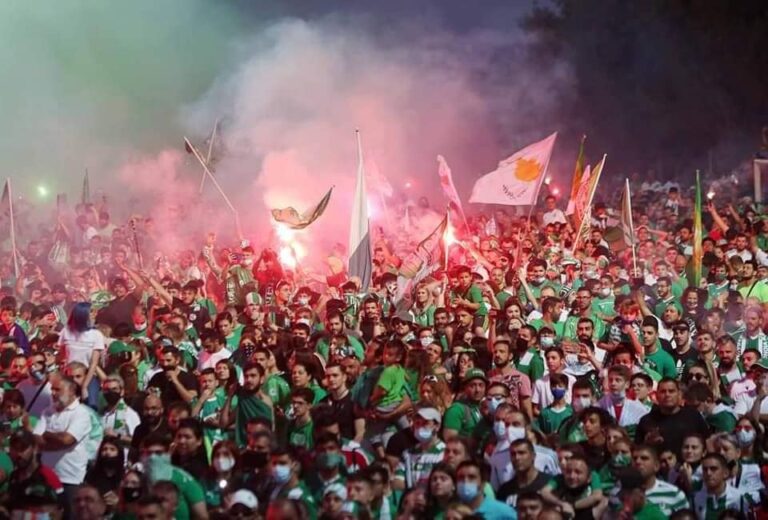 Αποφασίζει για "καμπανες" σε Ομονοιάτες η Αστυνομία για τη φιέστα χωρίς μέτρα