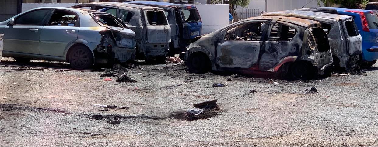 Προς συγκεκριμένη κατεύθυνση οι έρευνες για τον εμπρησμό έξι οχημάτων (ΒΙΝΤΕΟ)