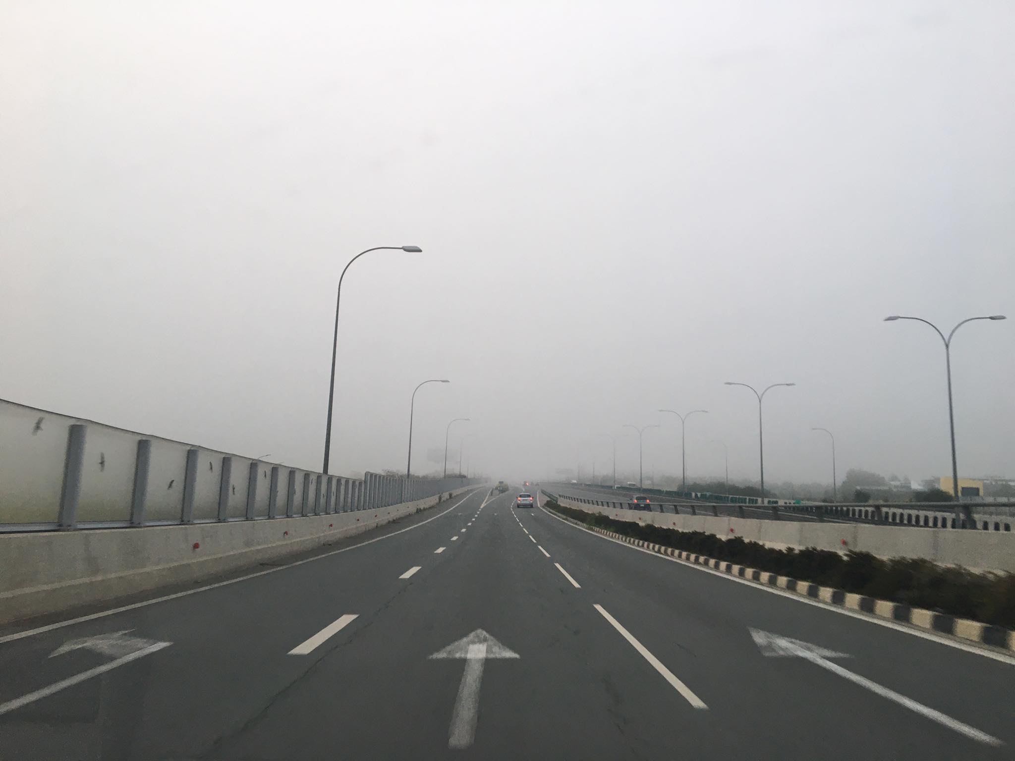 ΦΩΤΟ: Ομίχλη «κάλυψε» την Λευκωσία, επικρατούν νεφώσεις κι έρχονται βροχές