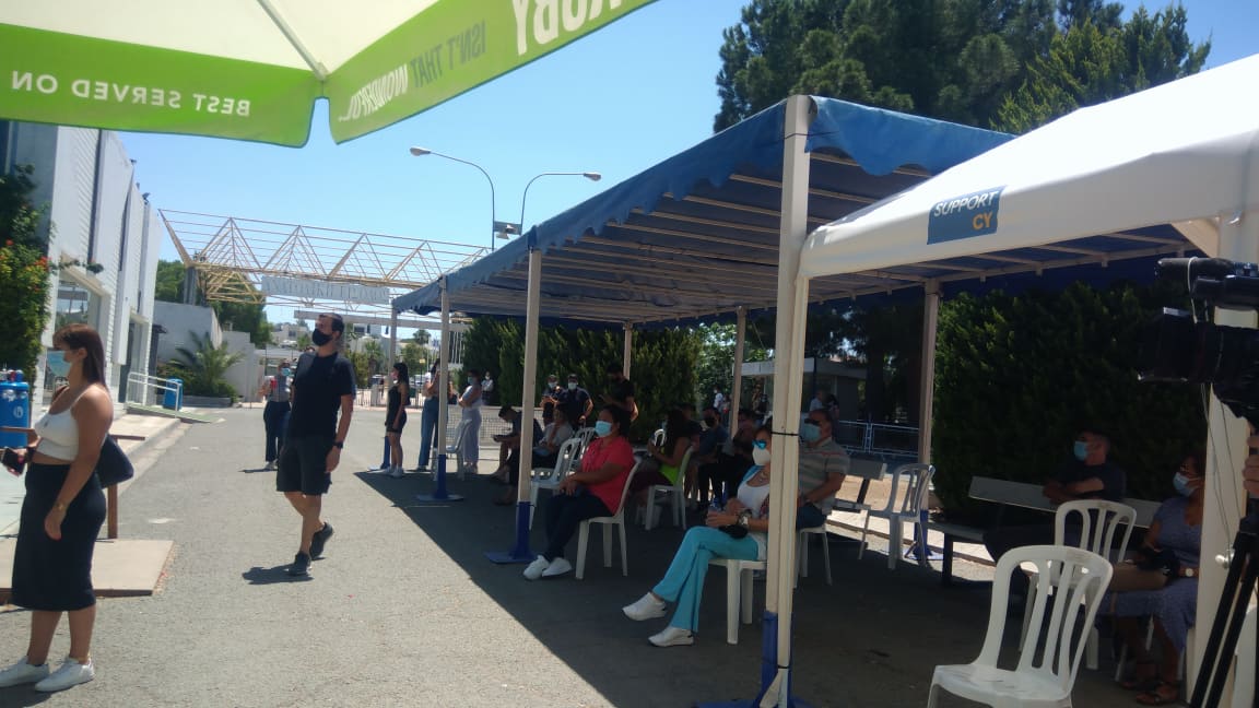 ΓΚΑΛΟΠ: Ανησυχούν ή όχι οι πολίτες για την ασφάλεια των εμβολίων κατά της COVID;