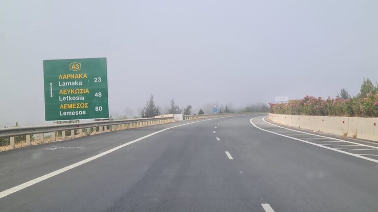 ΦΩΤΟ: Πυκνή ομίχλη «σκέπασε» τον αυτοκινητόδρομο