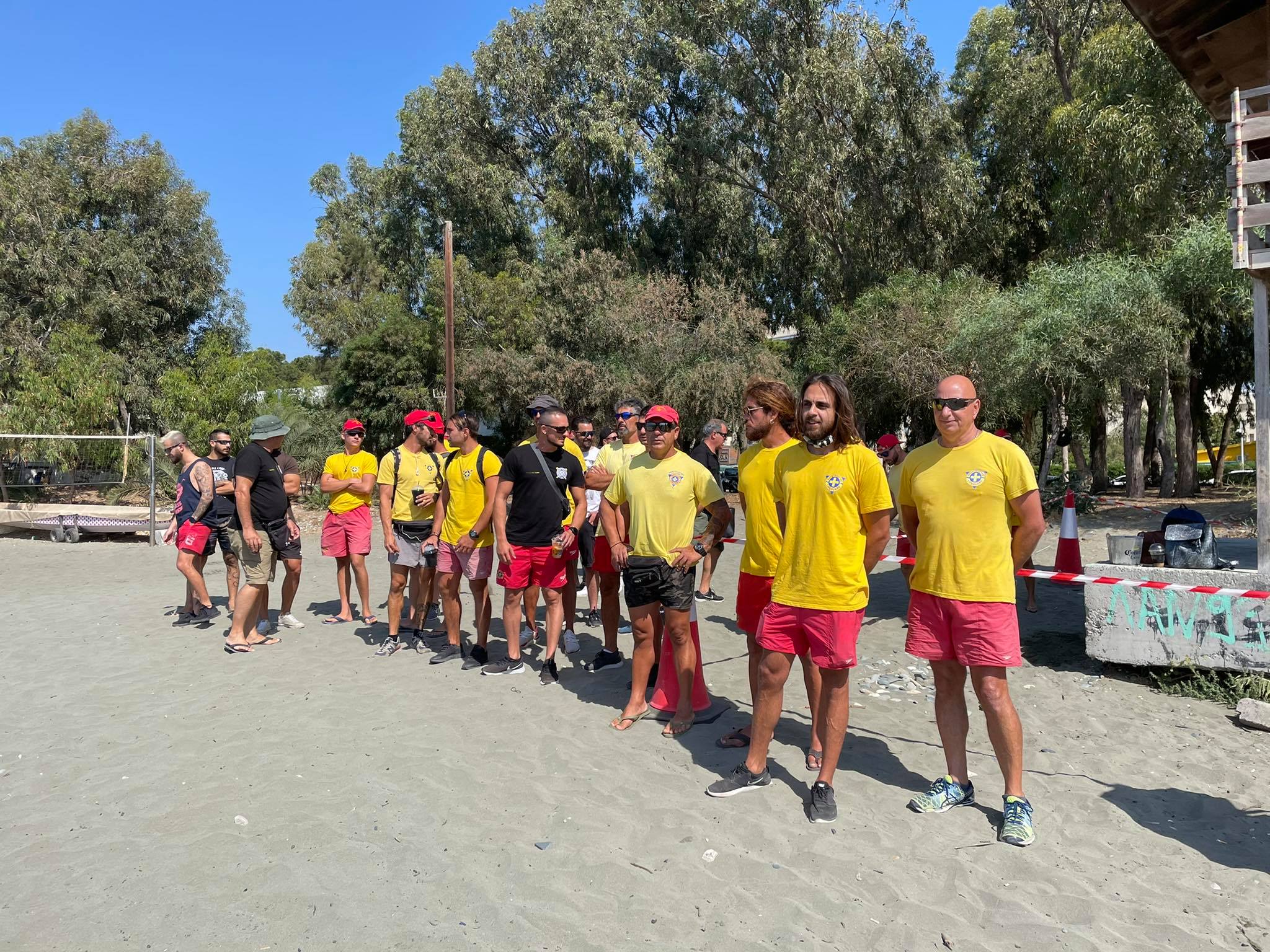 Δουλεύουν με μικρές βάρκες και σε πύργους «κοτέτσια» (ΒΙΝΤΕΟ)