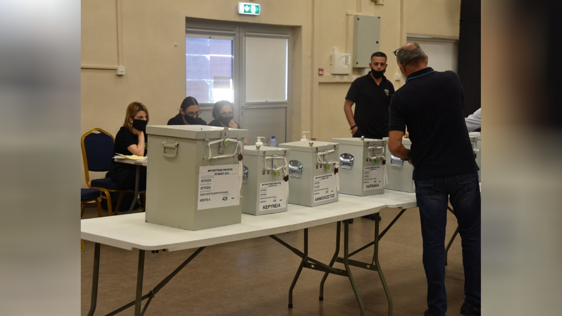 ΦΩΤΟ: Χαμηλή η προσέλευση ψηφοφόρων στις κάλπες των Κεντρικών Φυλακών