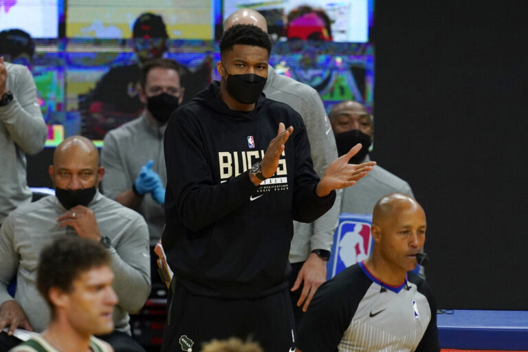 Αντετοκούνμπο: «Αν ζητούσε ο γιος μου να αποσυρθώ, θα το έκανα την ίδια στιγμή»