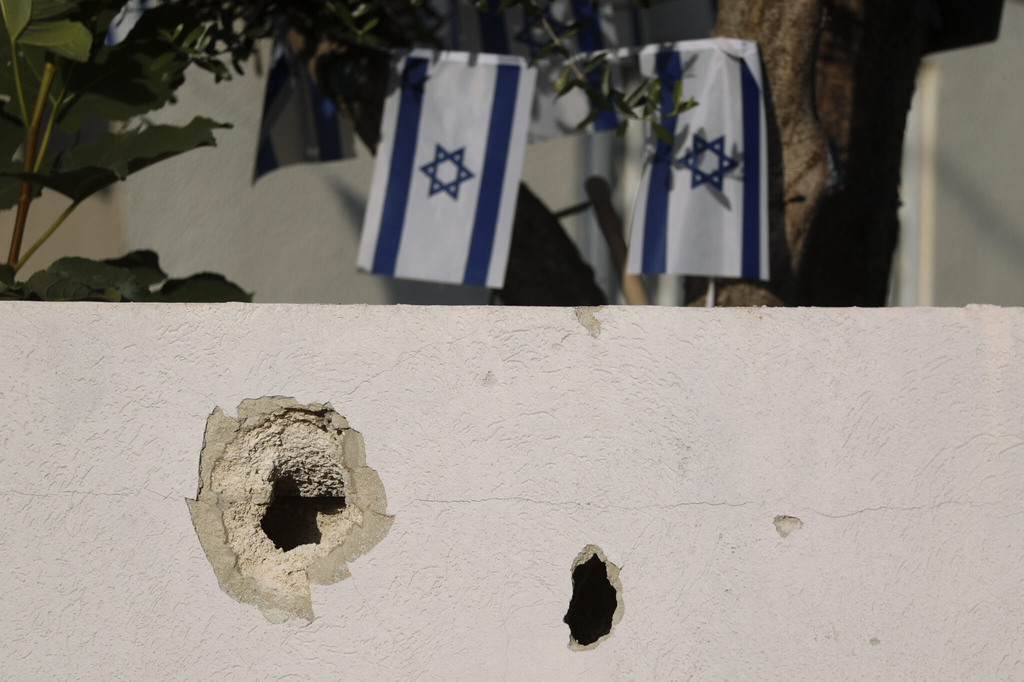 Πολεμικό χάος και αλλεπάλληλοι βομβαρδισμοί σε Ισραήλ και Γάζα (BINTEO)