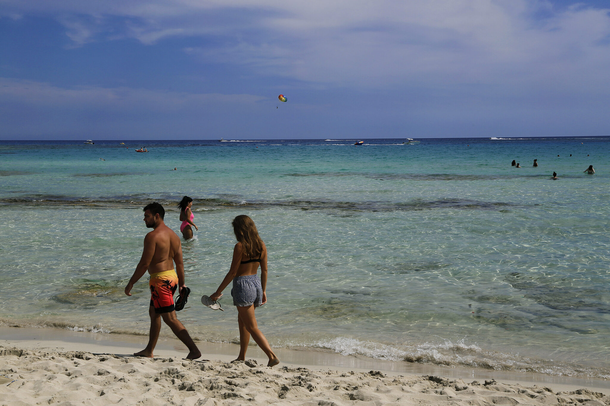 Επιστρέφουν οι καλοκαιρινές θερμοκρασίες και συνοδεύονται από ισχυρούς ανέμους