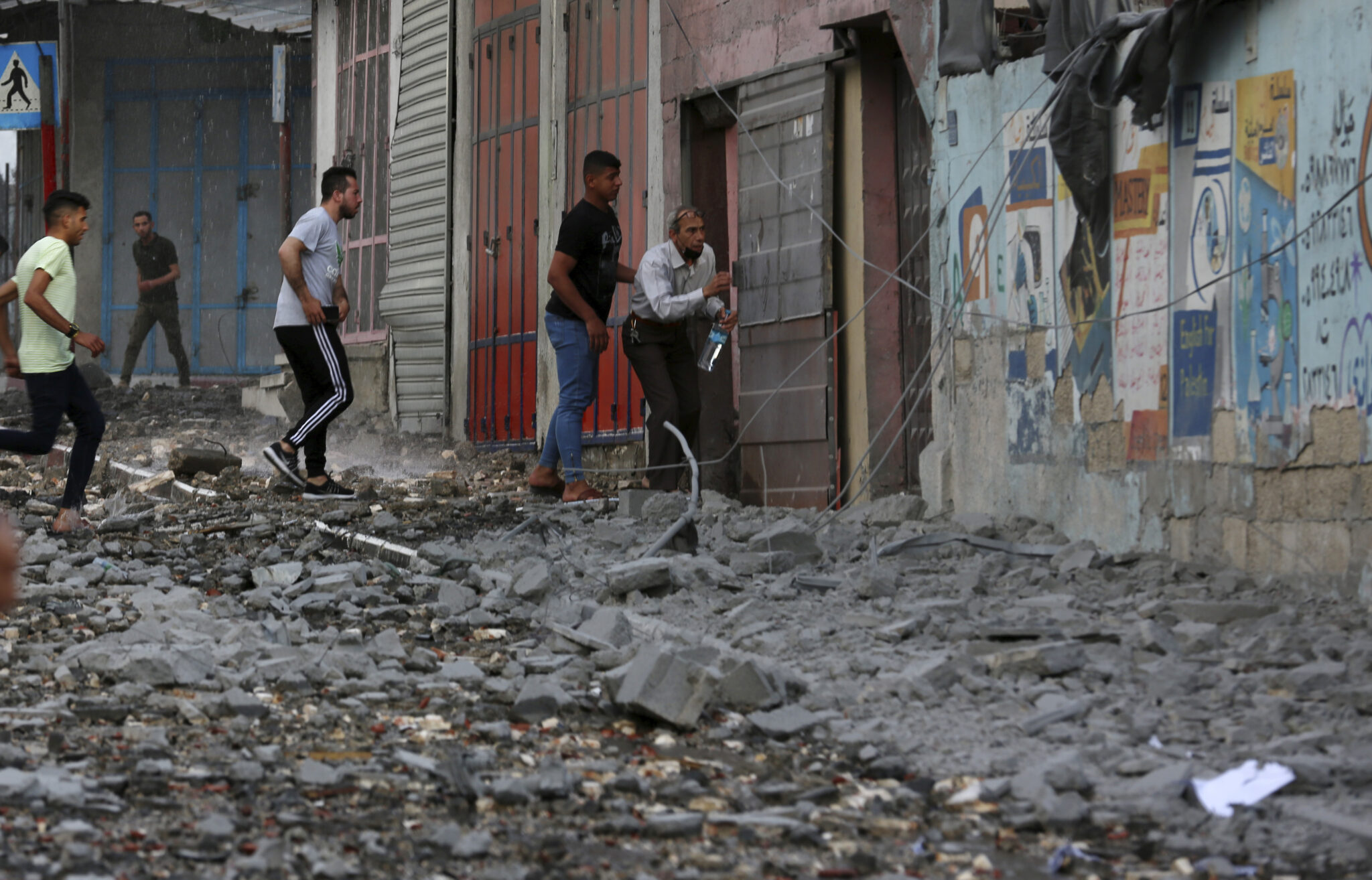 ΦΩΤΟ: "Δεν μπορούμε να κάνουμε τίποτε άλλο παρά να μείνουμε σπίτια μας