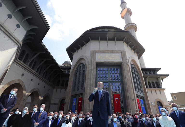 Ερντογάν για εγκαίνια του τζαμιού Ταξίμ: Πραγματοποιήθηκε όνειρο 150 ετών (ΦΩΤΟ)