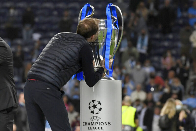 Τα ευρωπαϊκά τρόπαια κατέληξαν στους δύο… πρώην προπονητές της Παρί