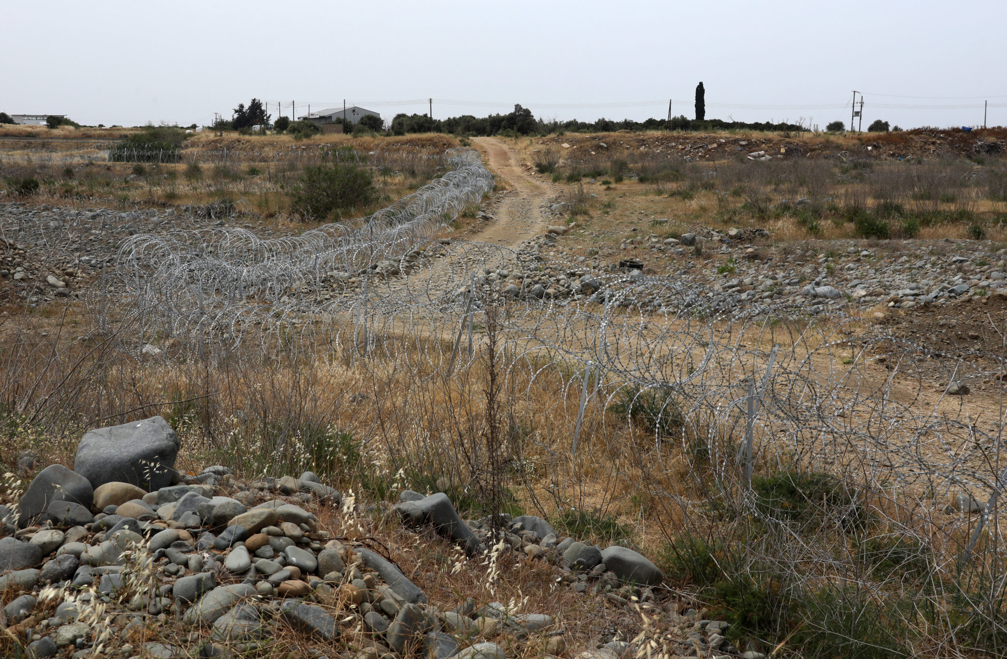 Συνεχίζει η τοποθέτηση συρματομπλέγματος κατά μήκος της νεκρής ζώνης