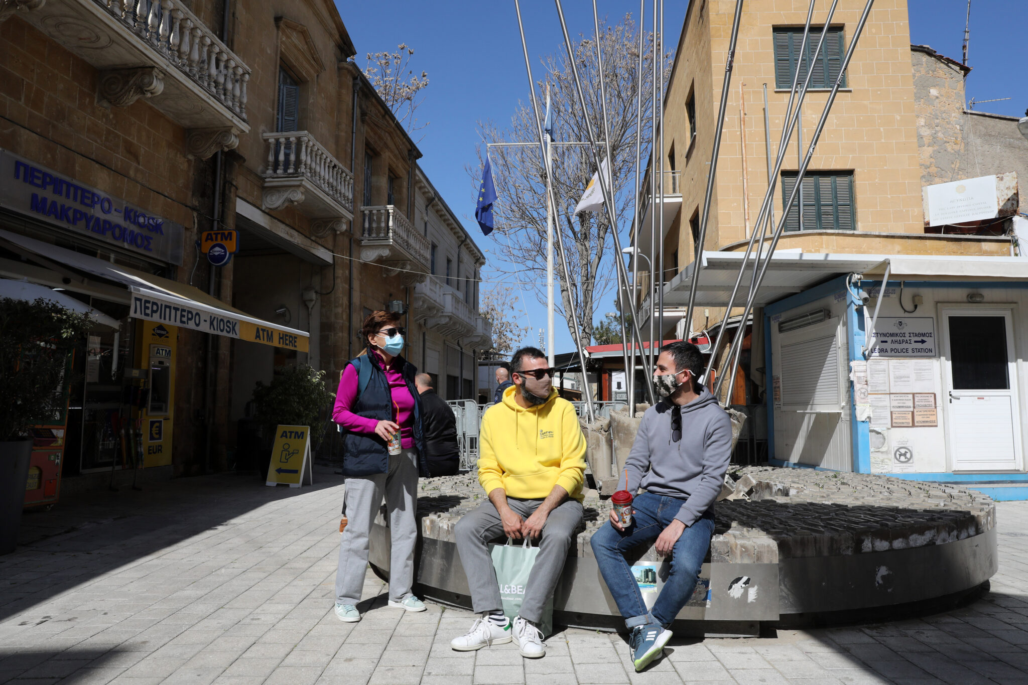 Μελετούν ακόμη τον νόμο για κρατικές εγγυήσεις μετά τις τροποιήσεις της Βουλής