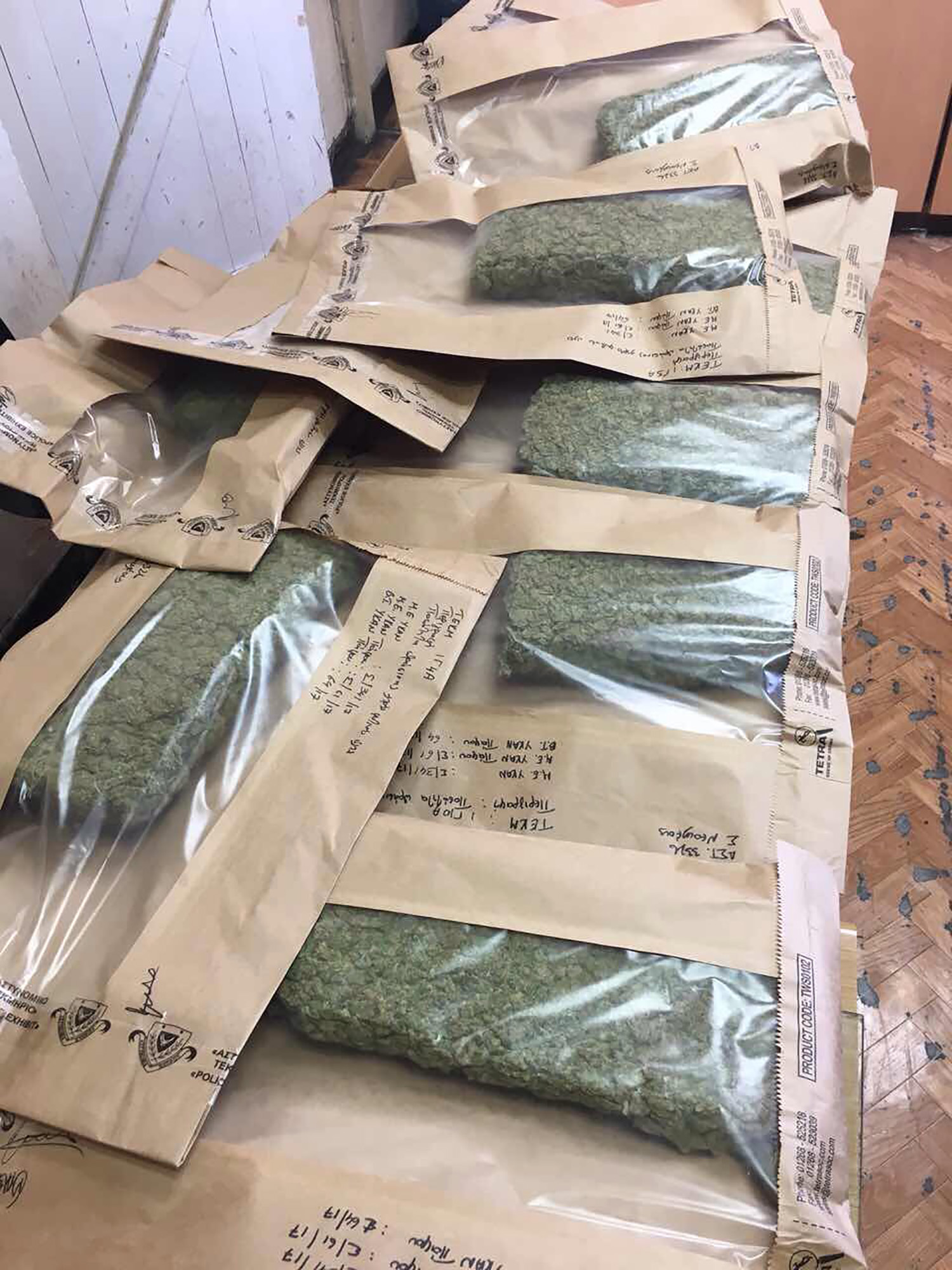 Πήγαν να τον συλλάβουν για διάρρηξη και βρήκαν στο σπίτι του ναρκωτικά