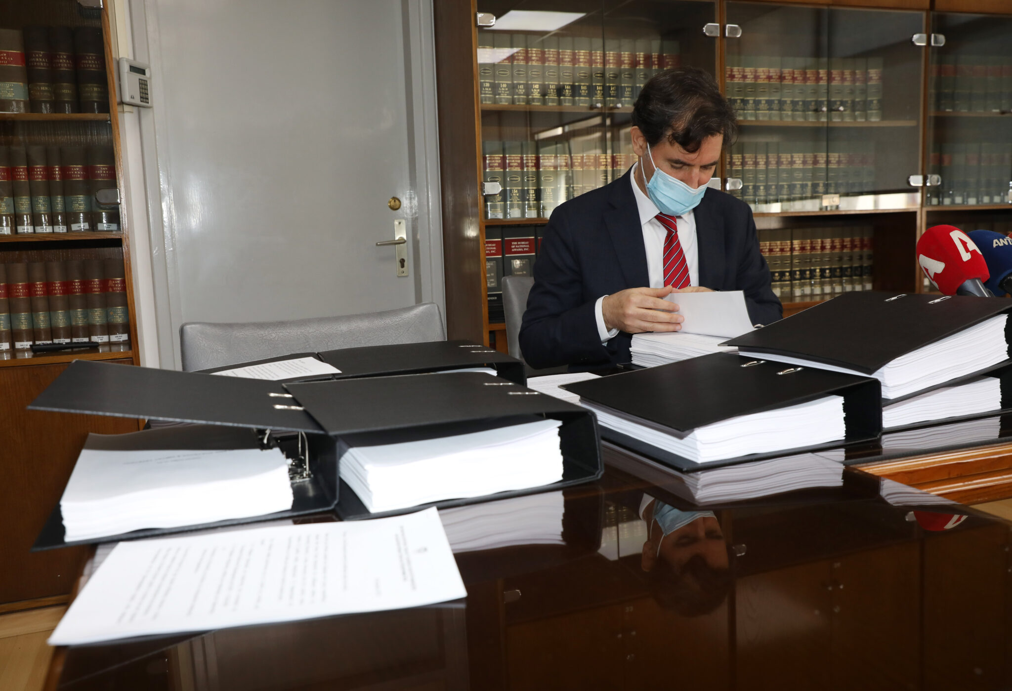 Τρεις ανακριτικές ομάδες "ξεσκονίζουν" τις ύποπτες υποθέσεις πολιτογραφήσεων