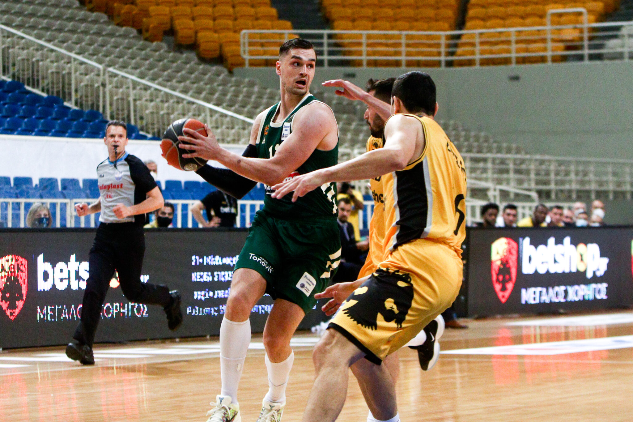 Βρυχήθηκε ο Παναθηναϊκός και πέρασε τη μαχητική ΑΕΚ